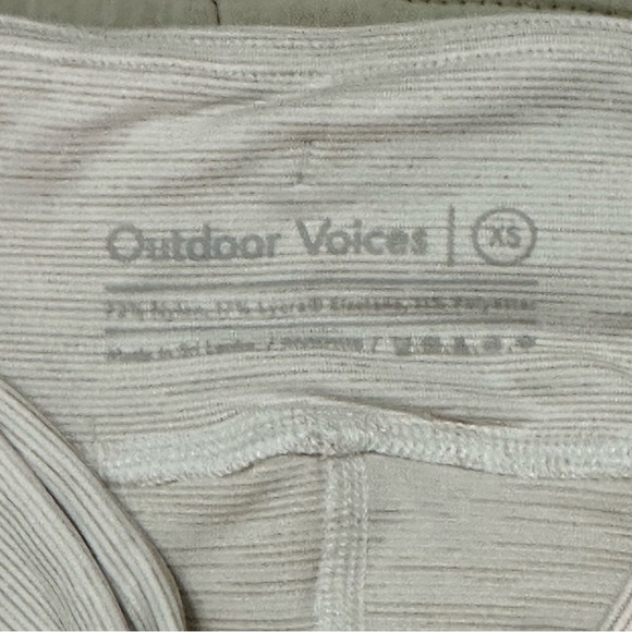 NWT Outdoor Voices Move Free Bike 6” Short XS White Sand - Picture 4 of 5